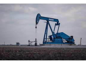 Oil Powers to 17% Weekly Gain as Mideast War Rips Through Market