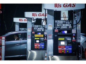 Trump Team Downplays Treasury Oil Futures Trades as Prices Surge