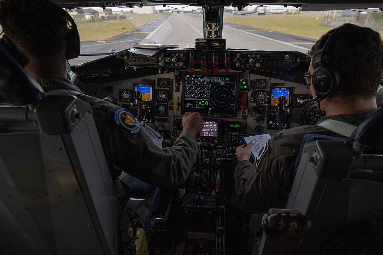 US Searches for Downed Airman as Iran Keeps Striking Gulf States