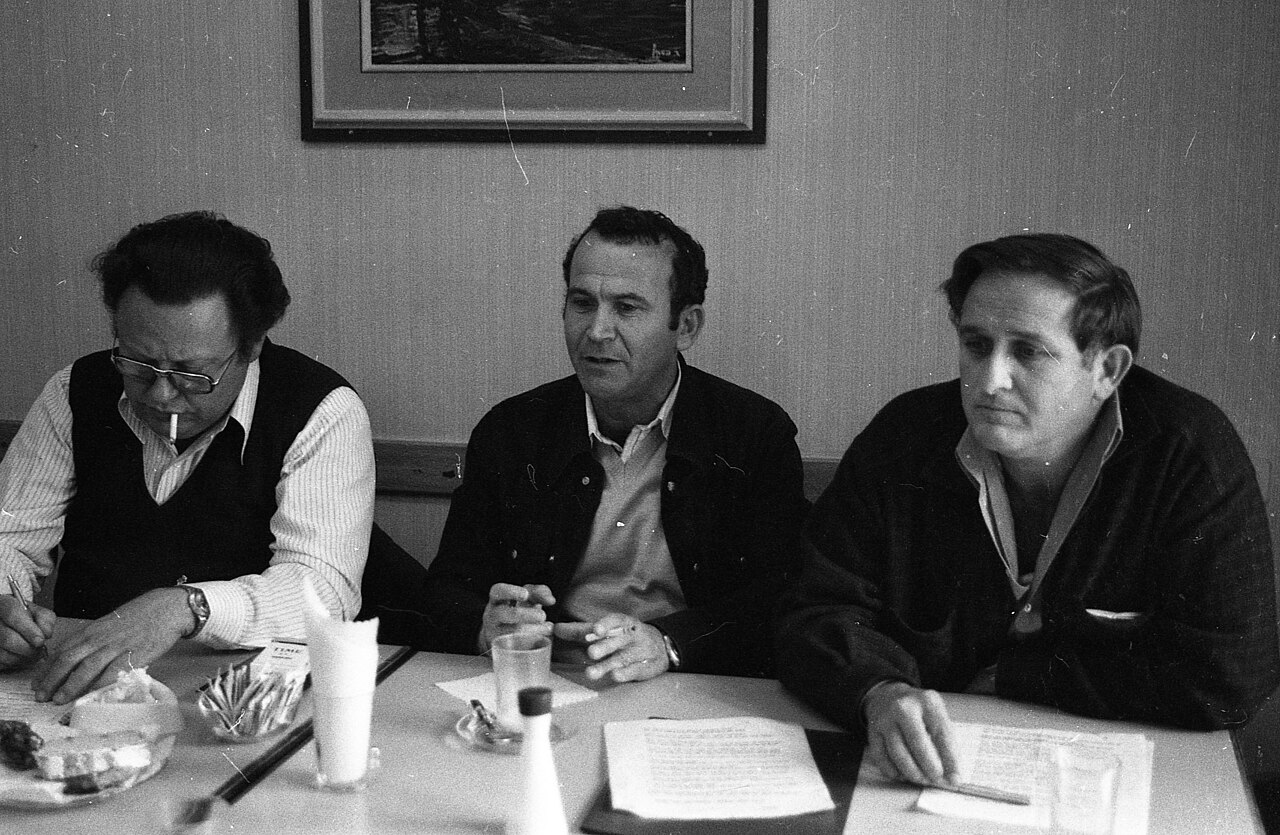 Carney calls for resumption of shipping during Strait of Hormuz talks